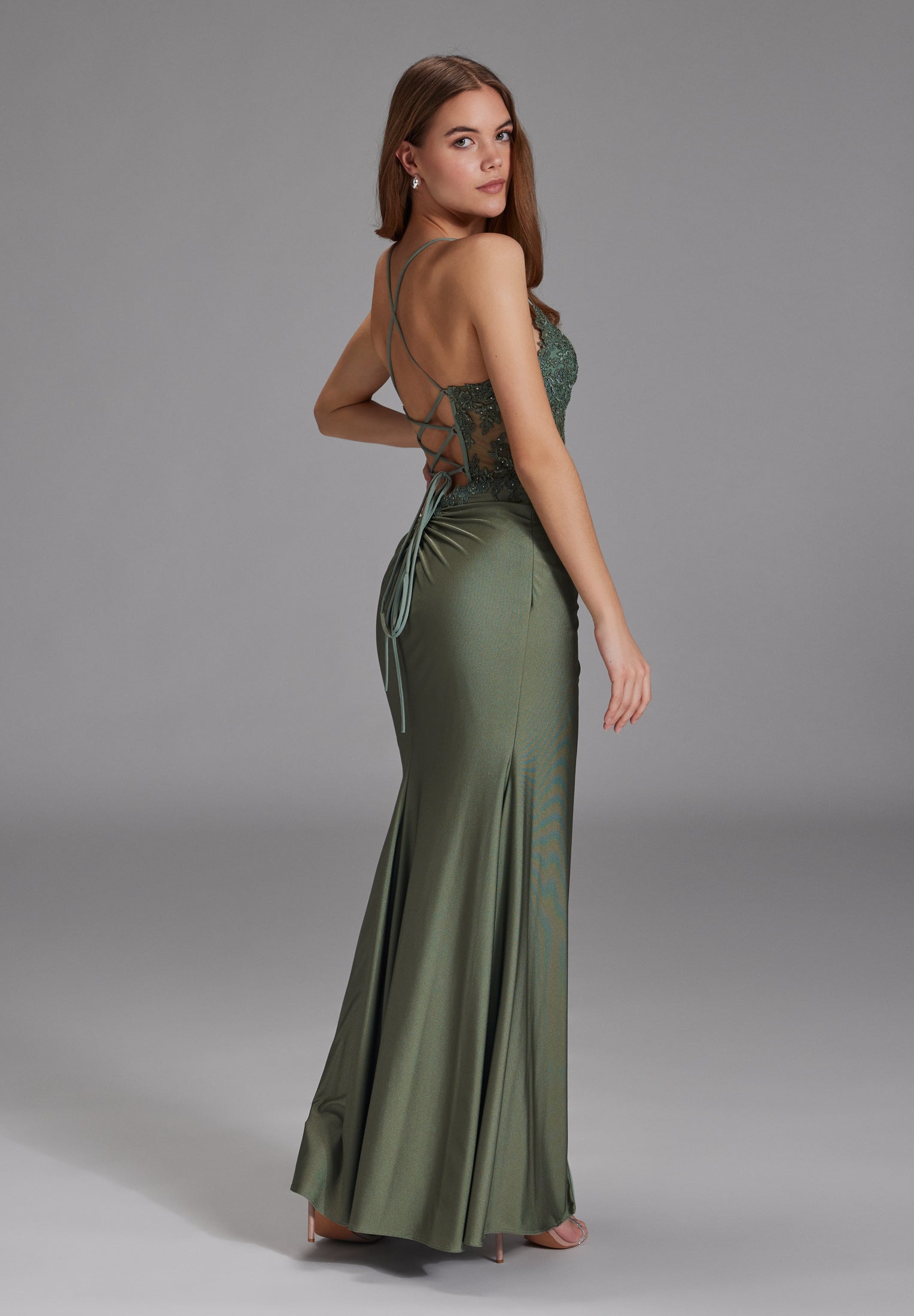 Bodycon Kleid mit Spitzenstickerei und Beinschlitz