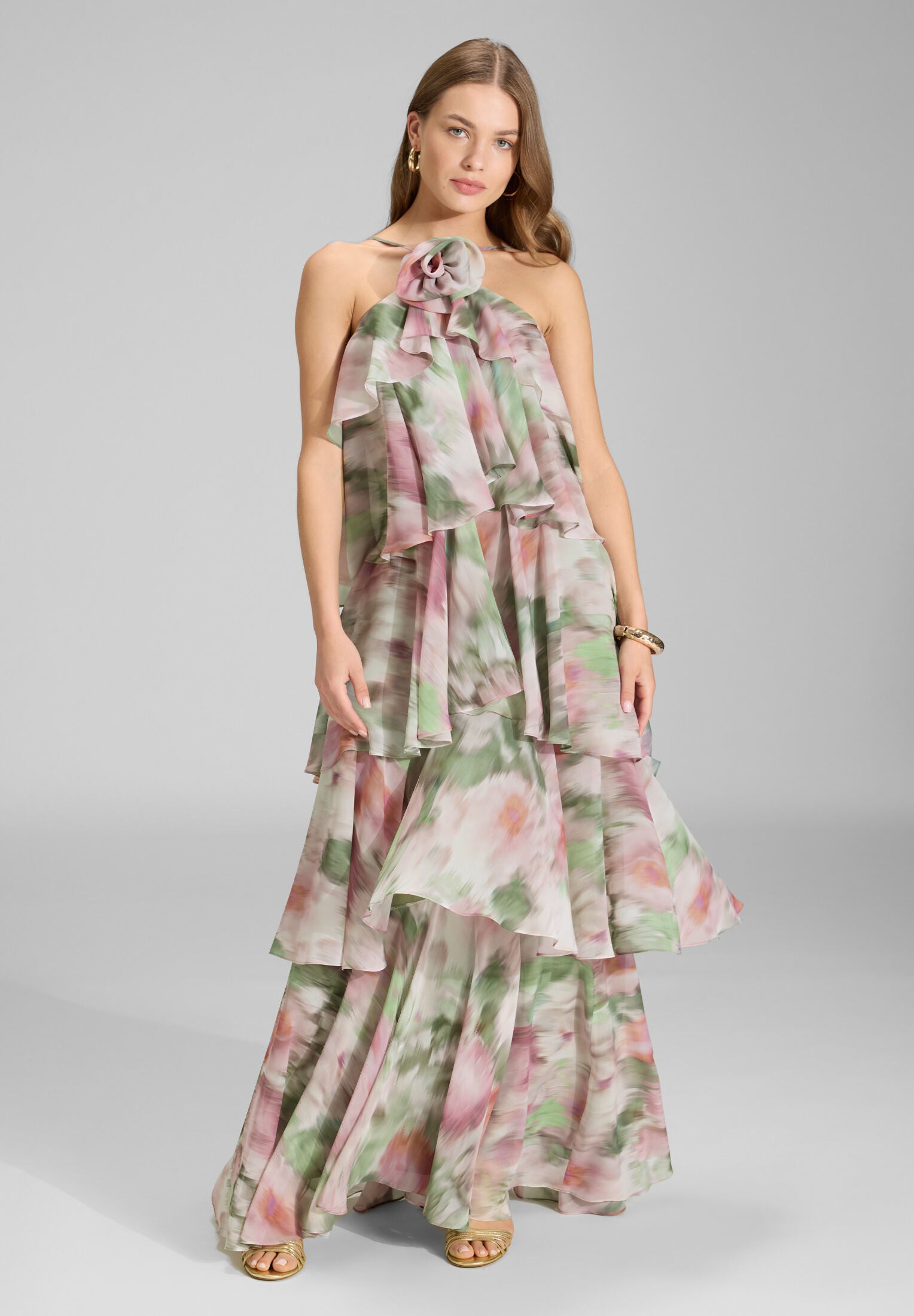 Abendkleid aus bedrucktem Chiffon mit gestuften Volants matcha green | vintage pink