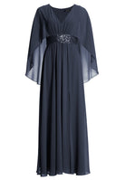 Abendkleid mit Cape aus Chiffon