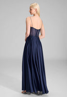 Abendkleid mit Corsagentop und feinen Ziersteinen