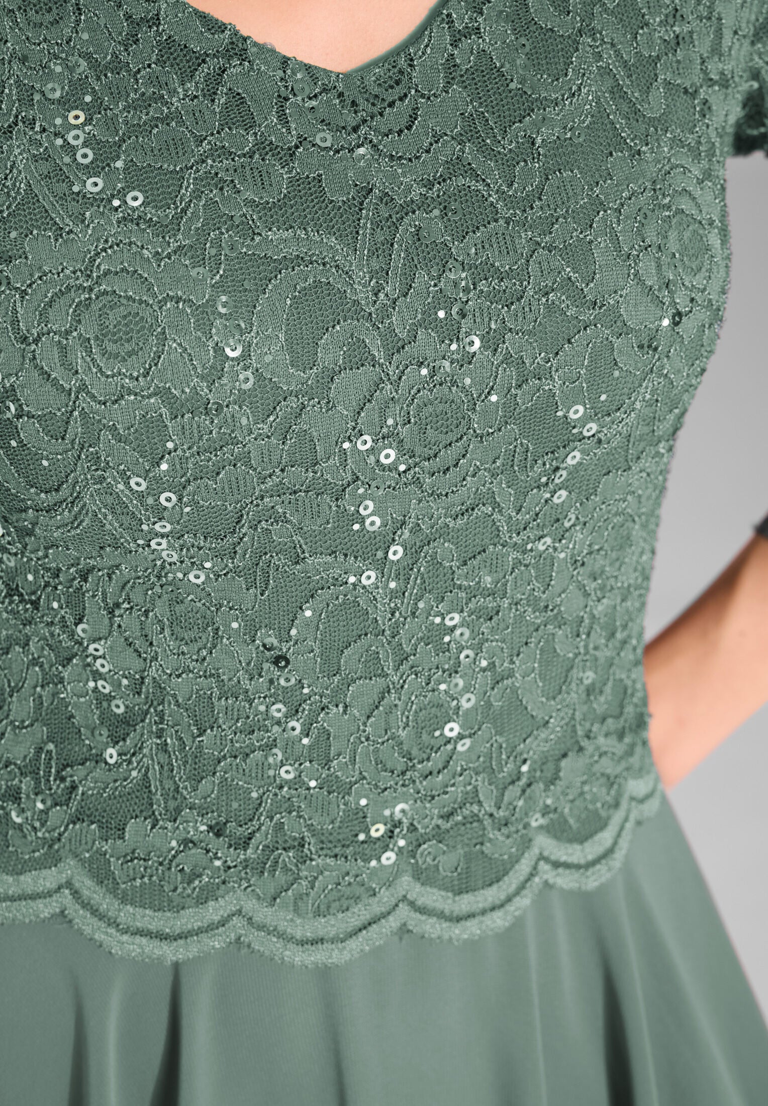 Midi Kleid mit paillettenbesetztem Spitzenoberteil