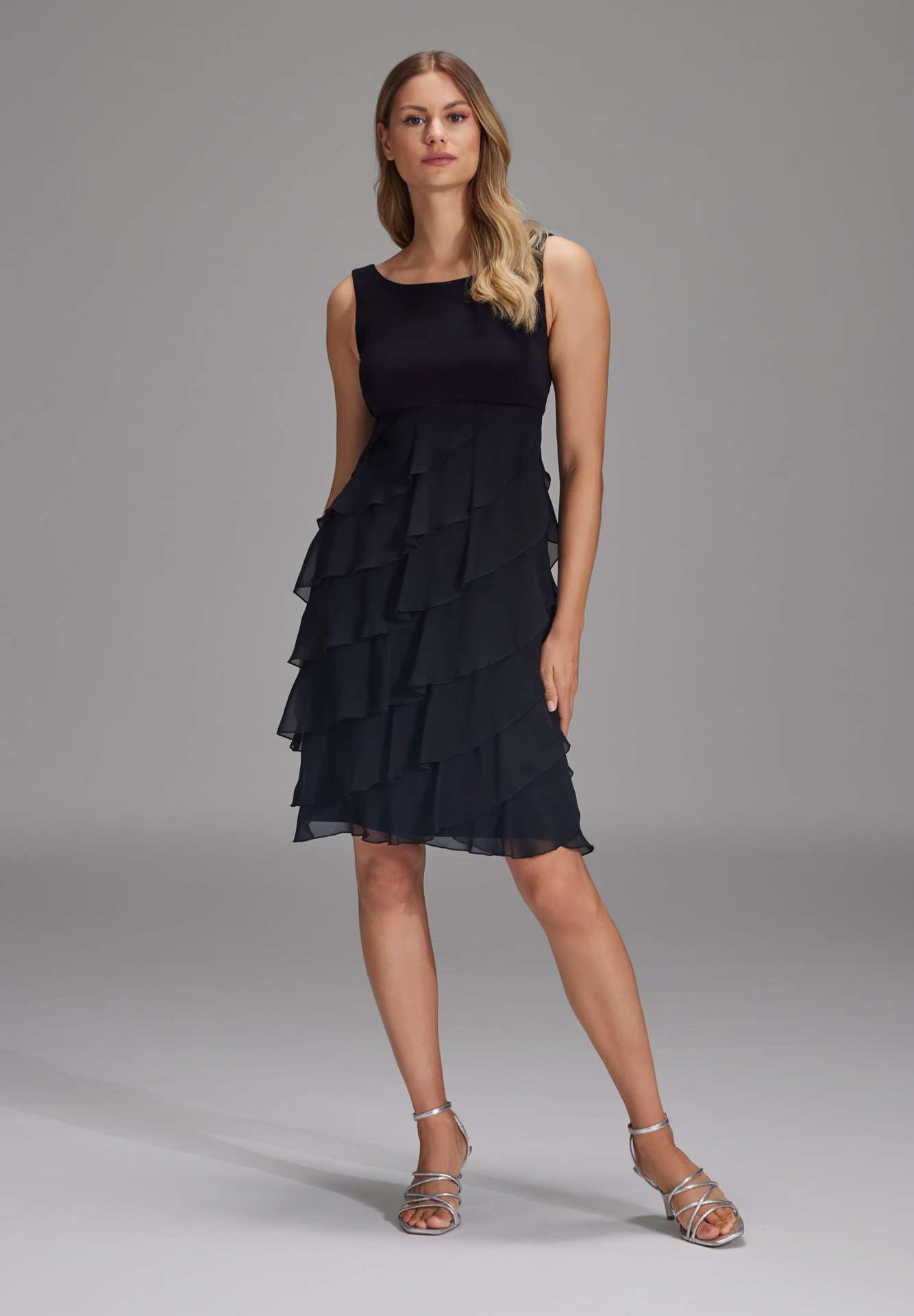 Kurzes Jerseykleid in Lagenoptik black