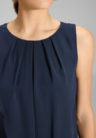 Fließend-fallendes Kleid in geradem Schnitt