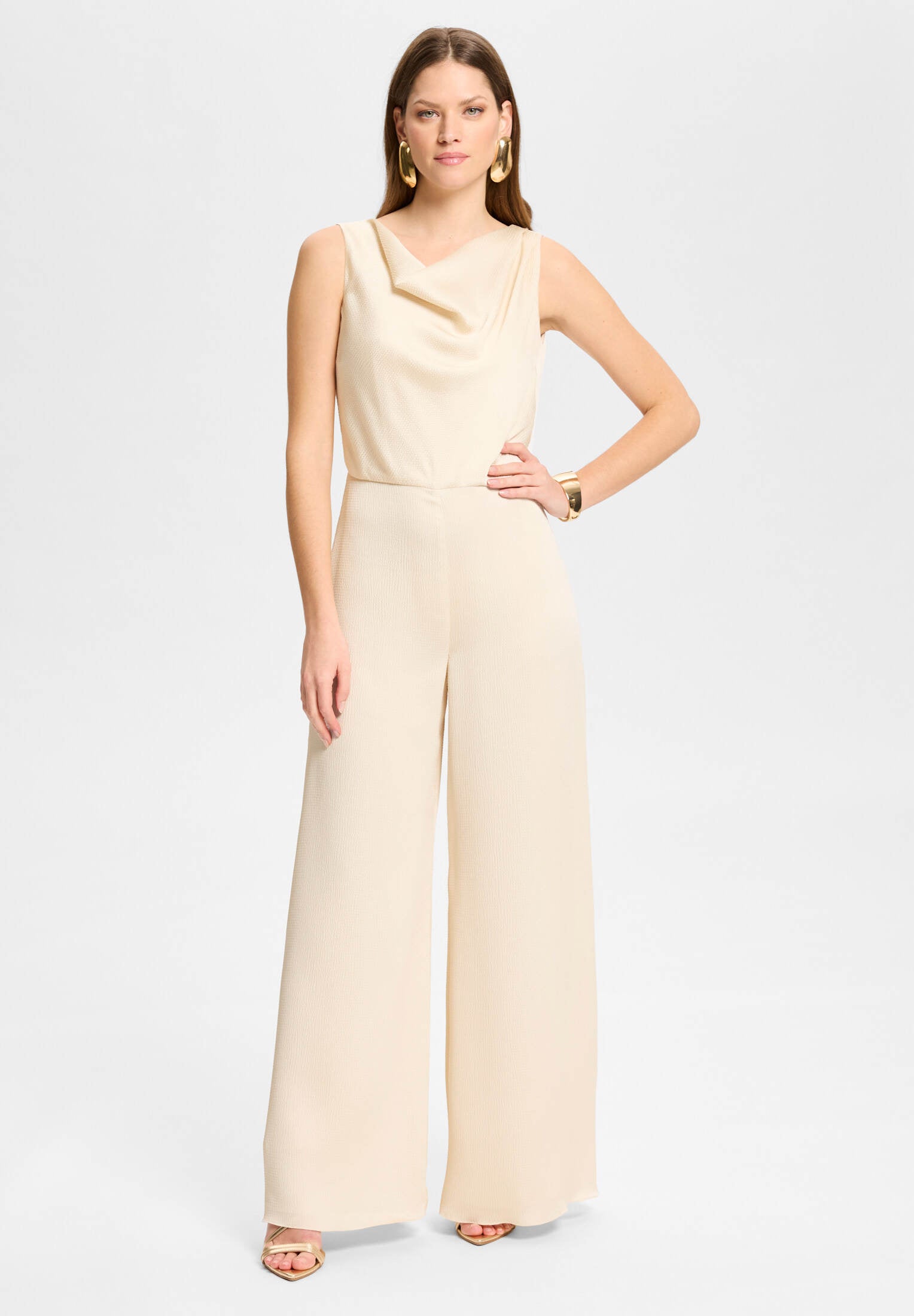 Jumpsuit aus Satin mit Wasserfallausschnitt champagne beige
