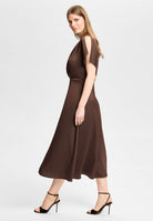 Cocktailkleid aus Satin mit geschlitzten Schulternähten