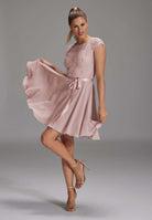 Kleid mit paillettenbesetztem Spitzenoberteil