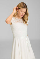 Kleid mit paillettenbesetztem Spitzenoberteil