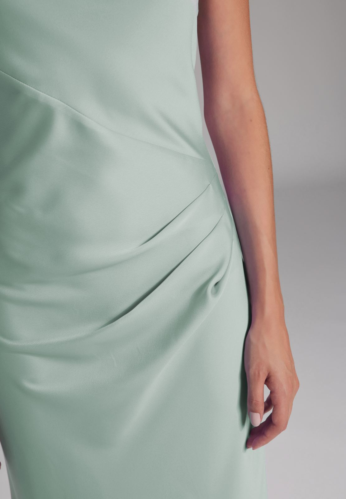 Slip-Dress aus nachhaltigem Satinchiffon