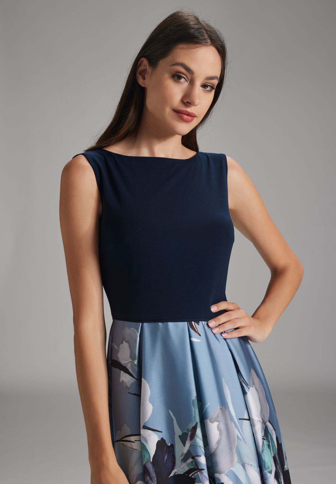 Feminines Minikleid mit Blütenrock