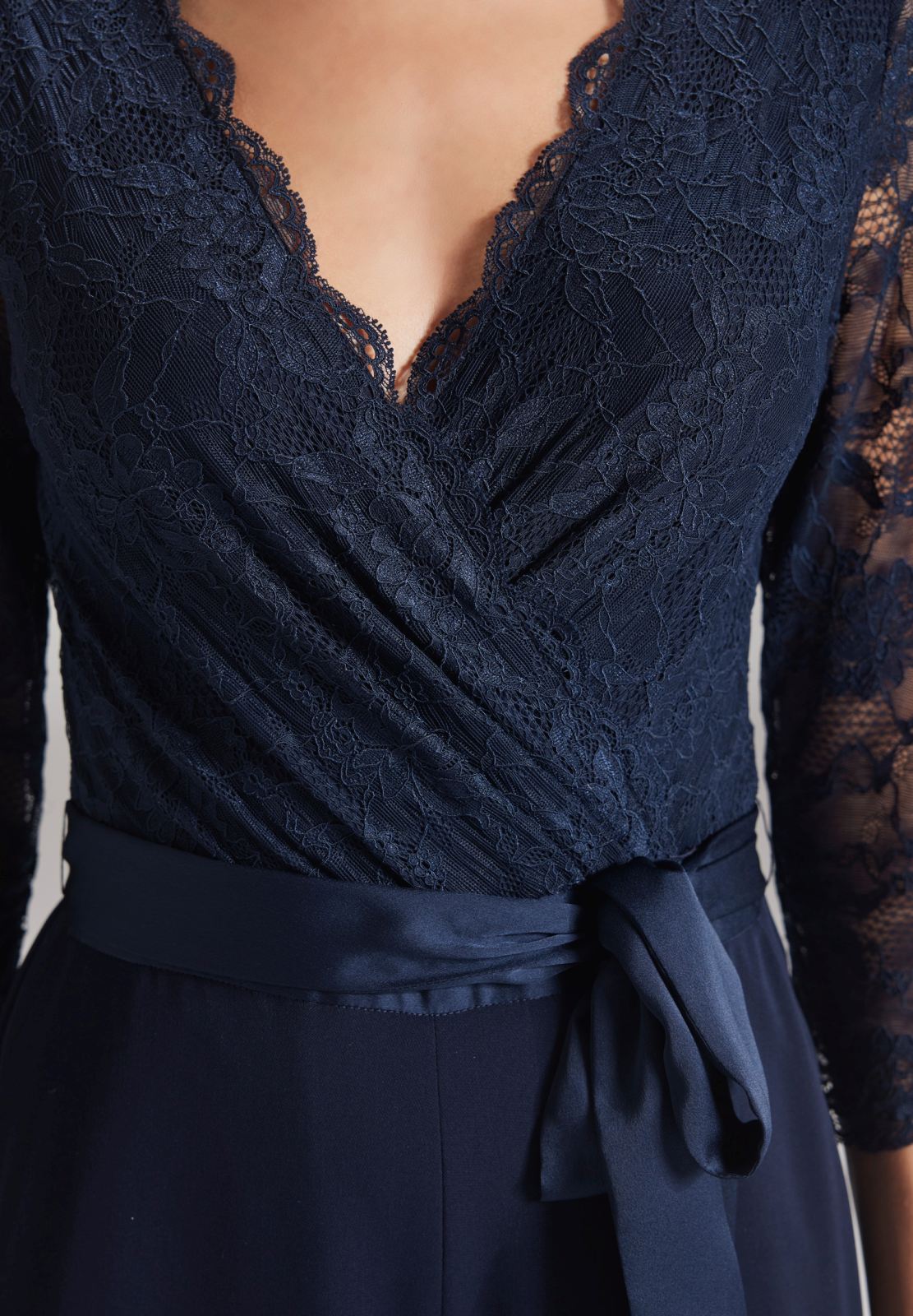 Festlicher Jumpsuit mit Wickel-Optik