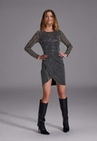 Langärmliges Cocktailkleid mit funkelndem Strassbesatz