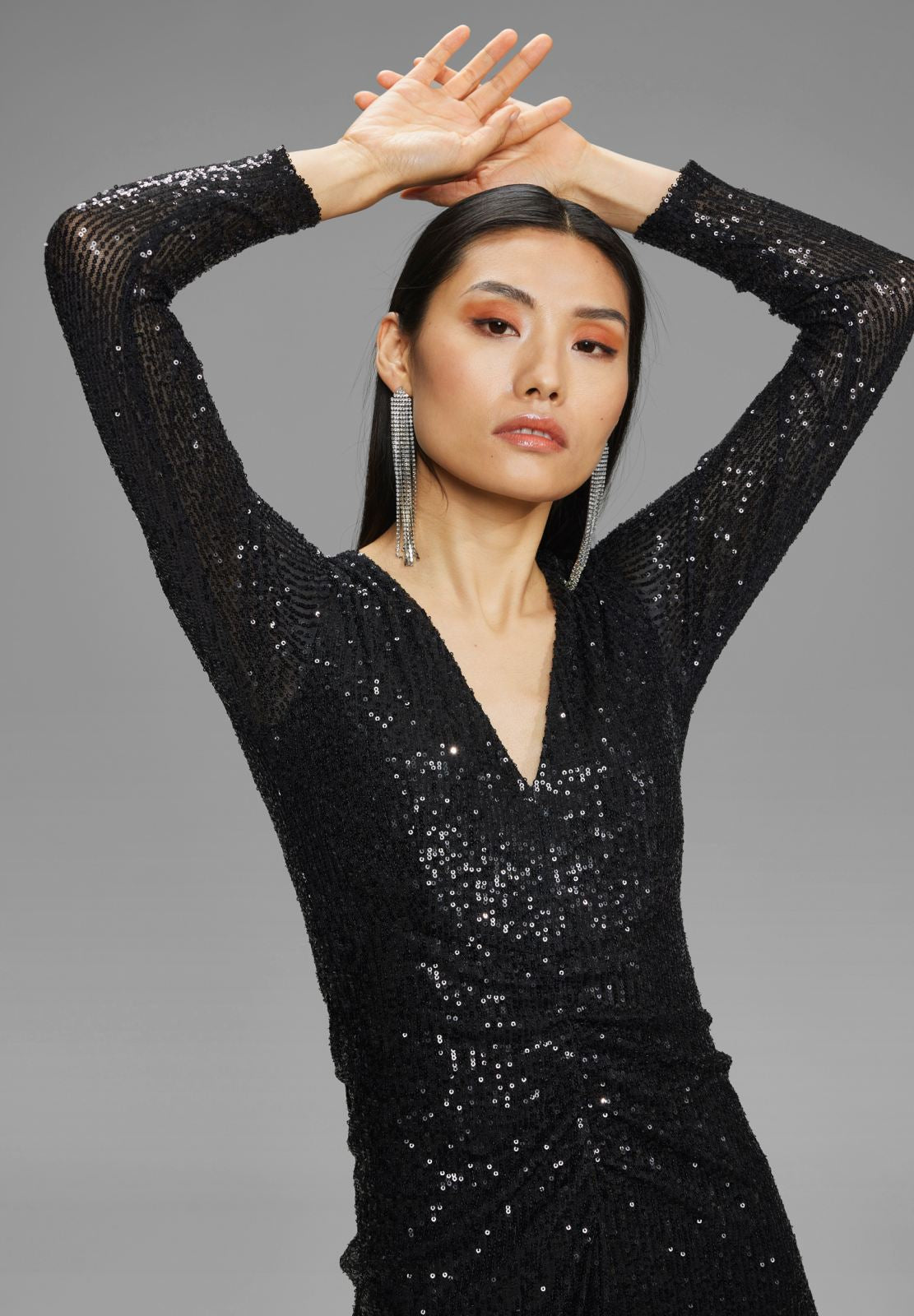 Abendkleid aus elastischem Paillettenstoff