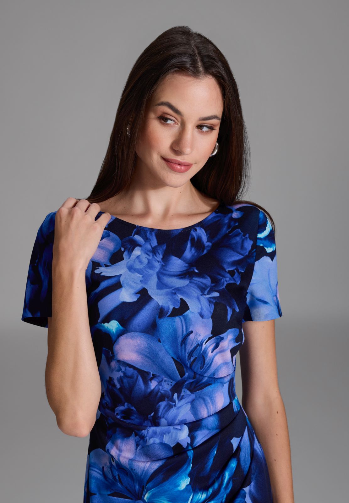 Etuikleid aus bedrucktem Scuba mit seitlicher Drapierung