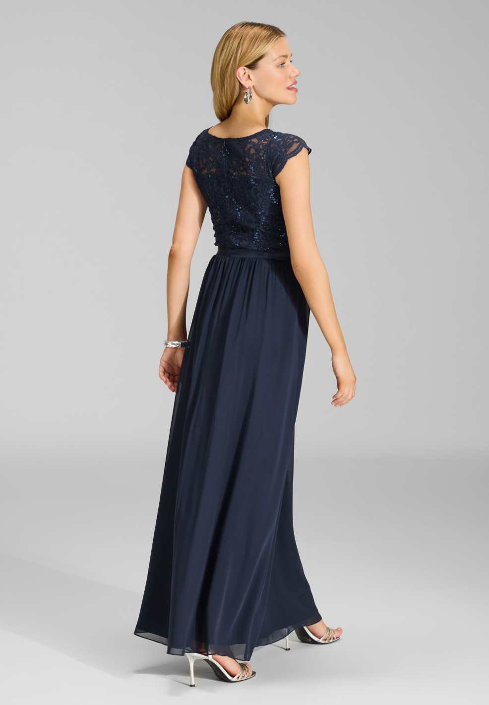 Abendkleid aus Chiffon mit paillettenbesetztem Spitzenoberteil