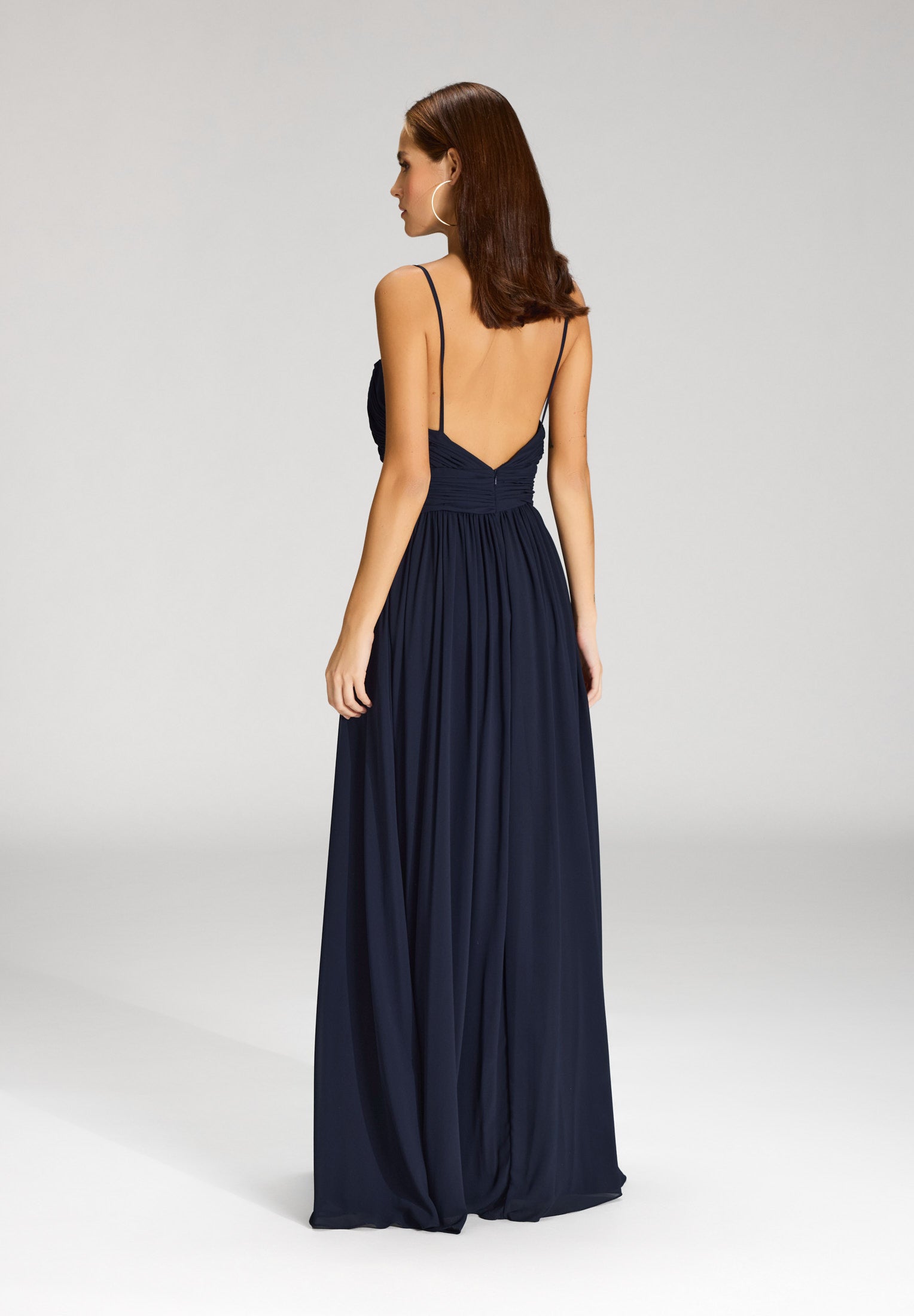 Chiffonkleid mit Cut-Out Detail und feiner Raffung