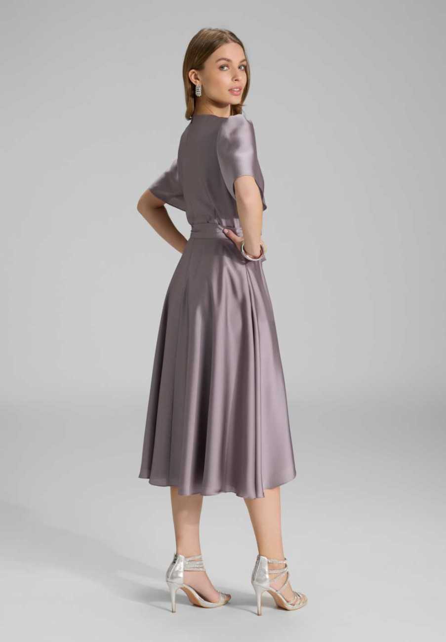 Cocktailkleid aus nachhaltigem Satin in Wickel Optik