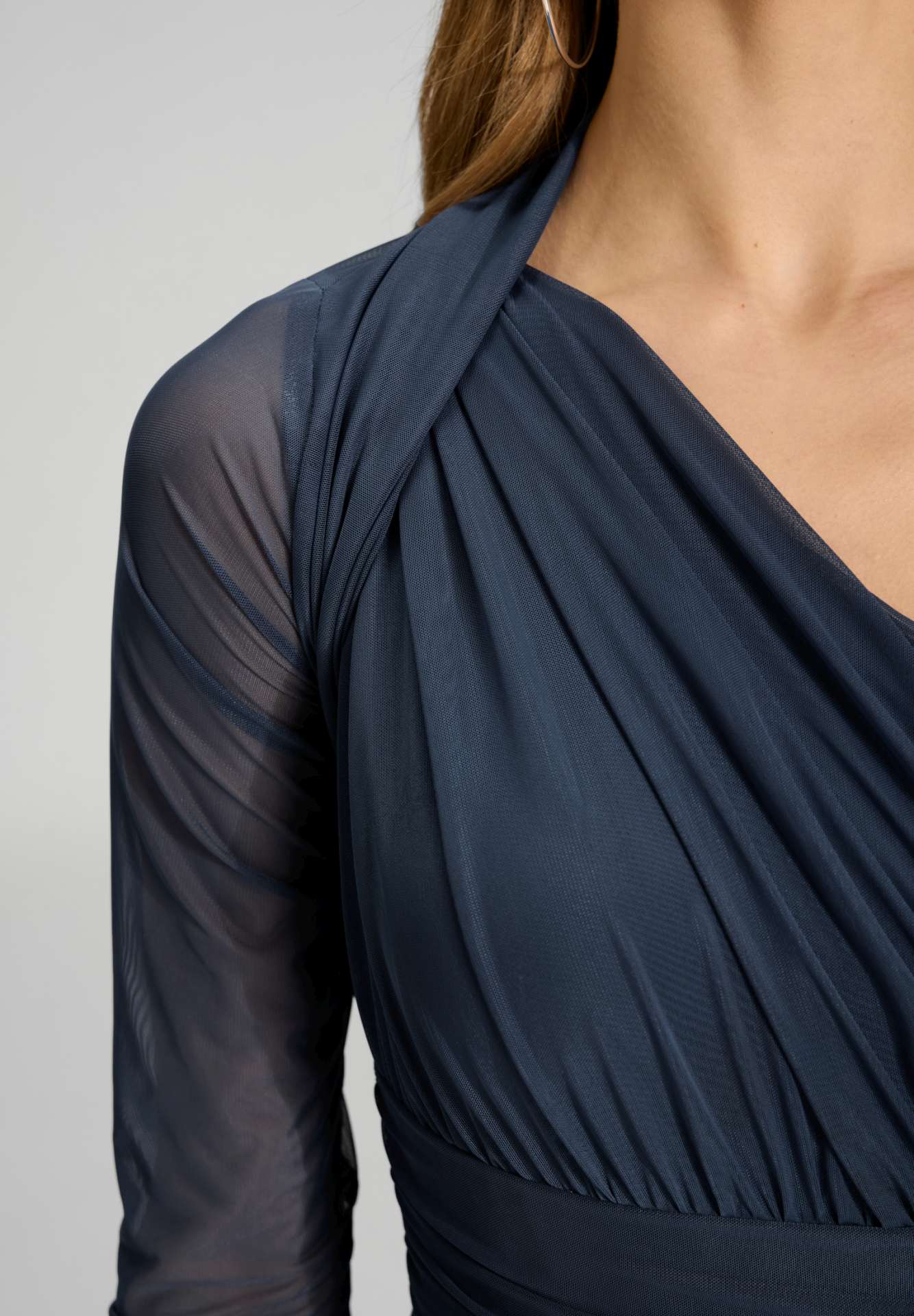 Bolero aus Mesh mit Raffblende