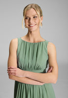 Chiffonkleid mit Taillenpasse