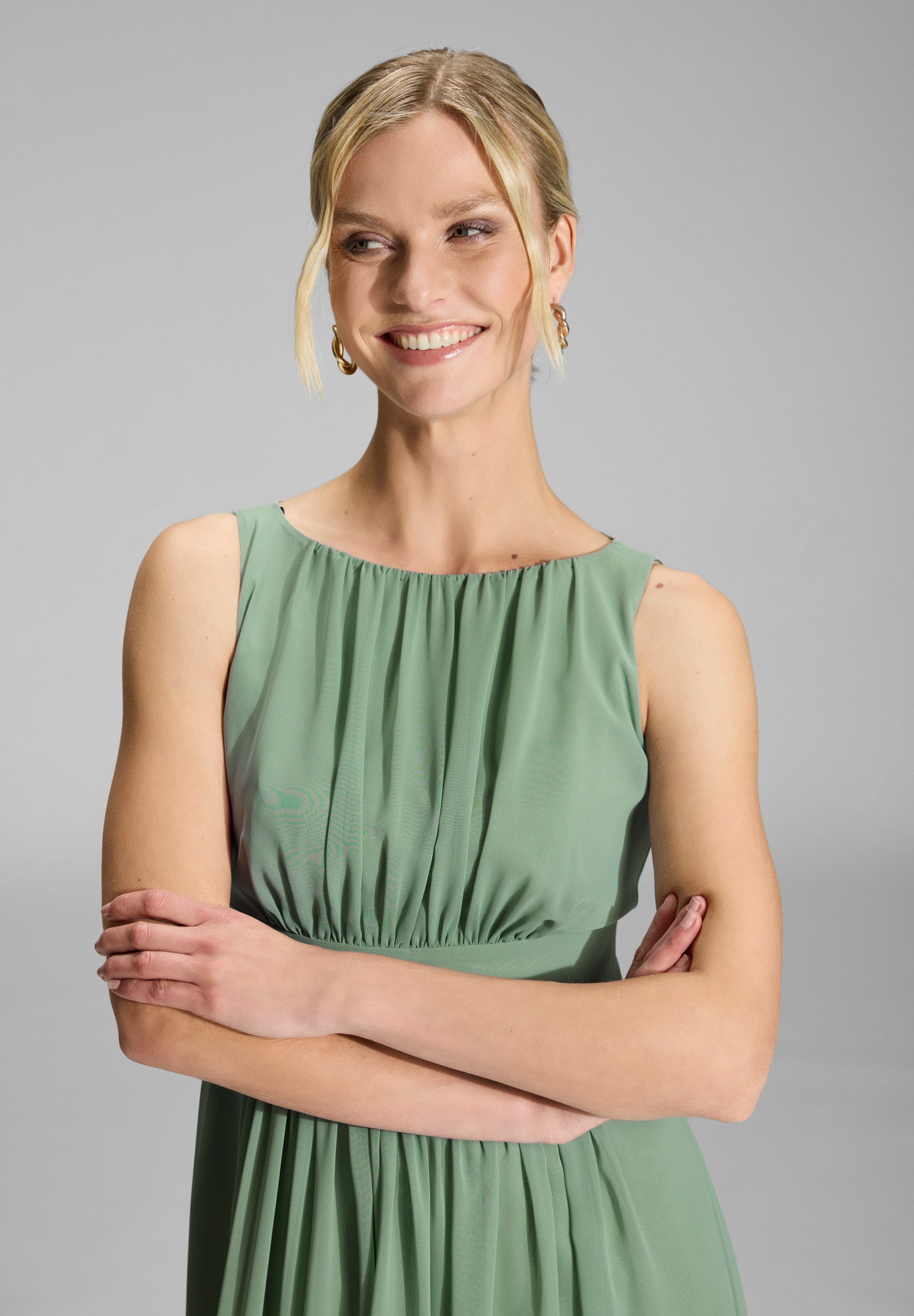 Chiffonkleid mit Taillenpasse