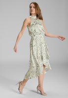 Cocktailkleid aus floral bedrucktem Satin mit Volant Saum