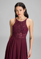 Abendkleid mit Stickerei und Chiffonrock