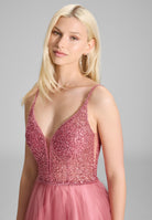 Tüllkleid mit feiner Ziersteinstickerei