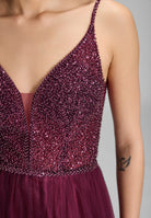 Tüllkleid mit feiner Ziersteinstickerei