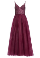 Tüllkleid mit feiner Ziersteinstickerei