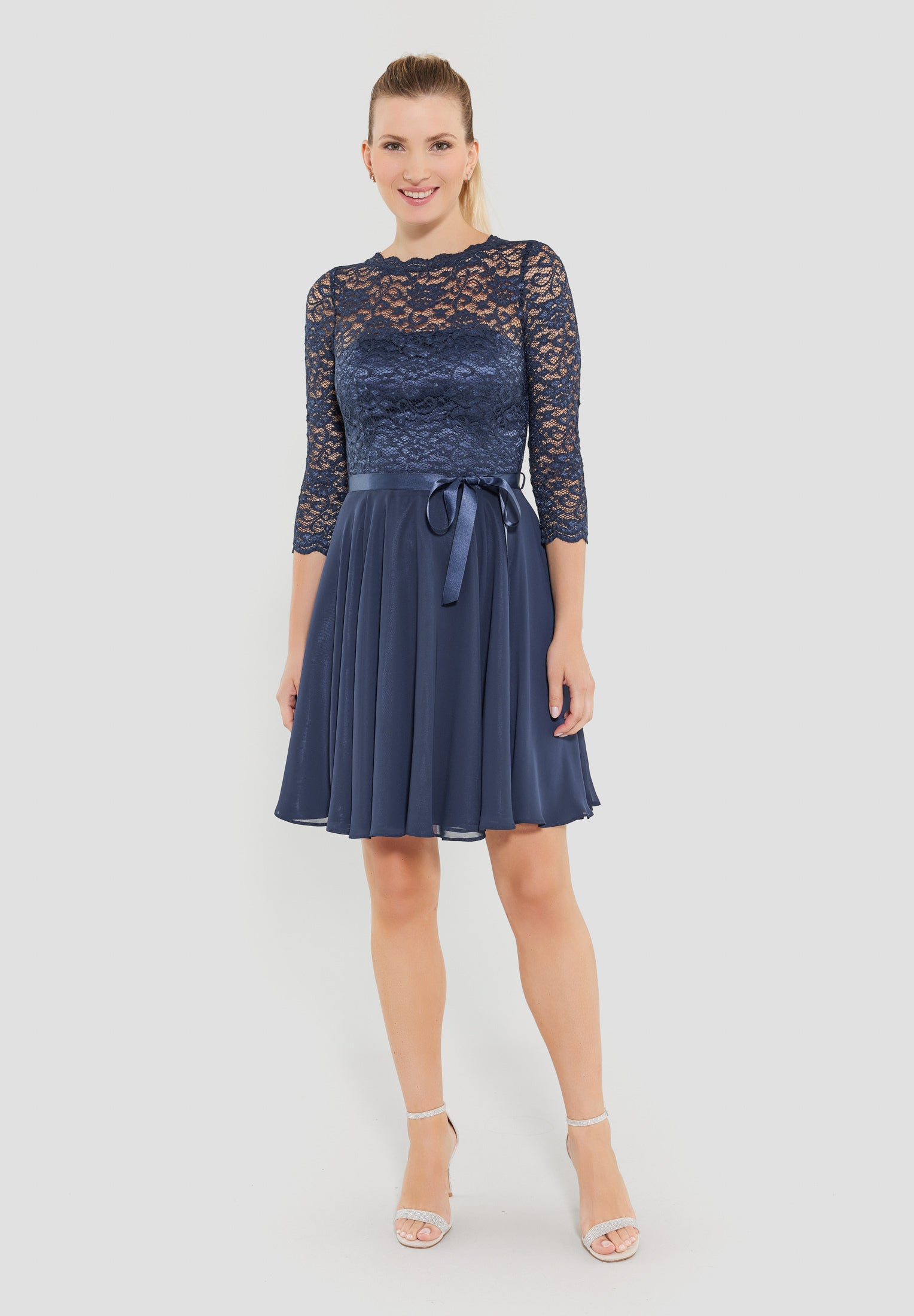 Cocktailkleid aus Spitze und Chiffon navy