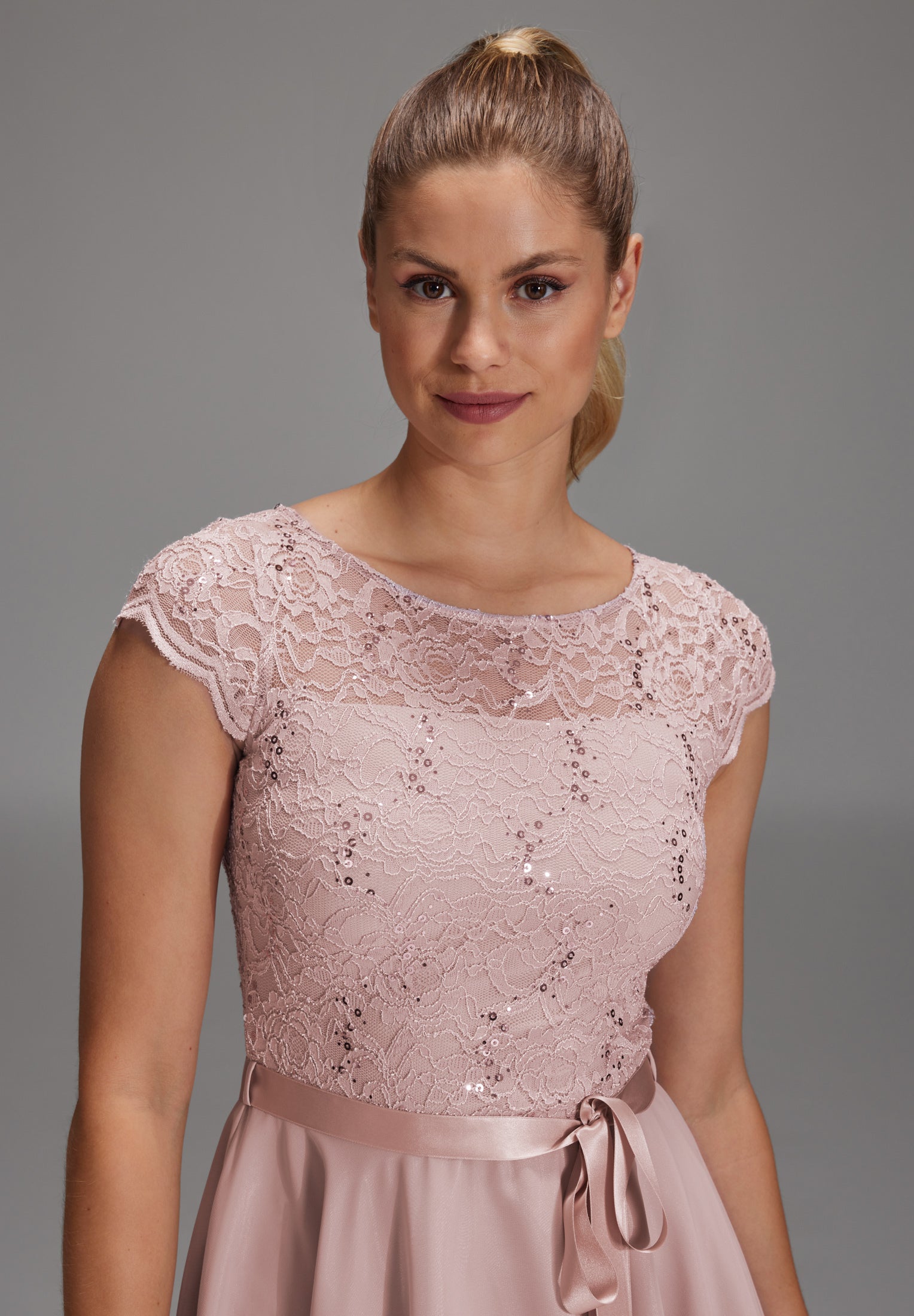 Cocktailkleid mit Spitzenoberteil und Chiffon Rock