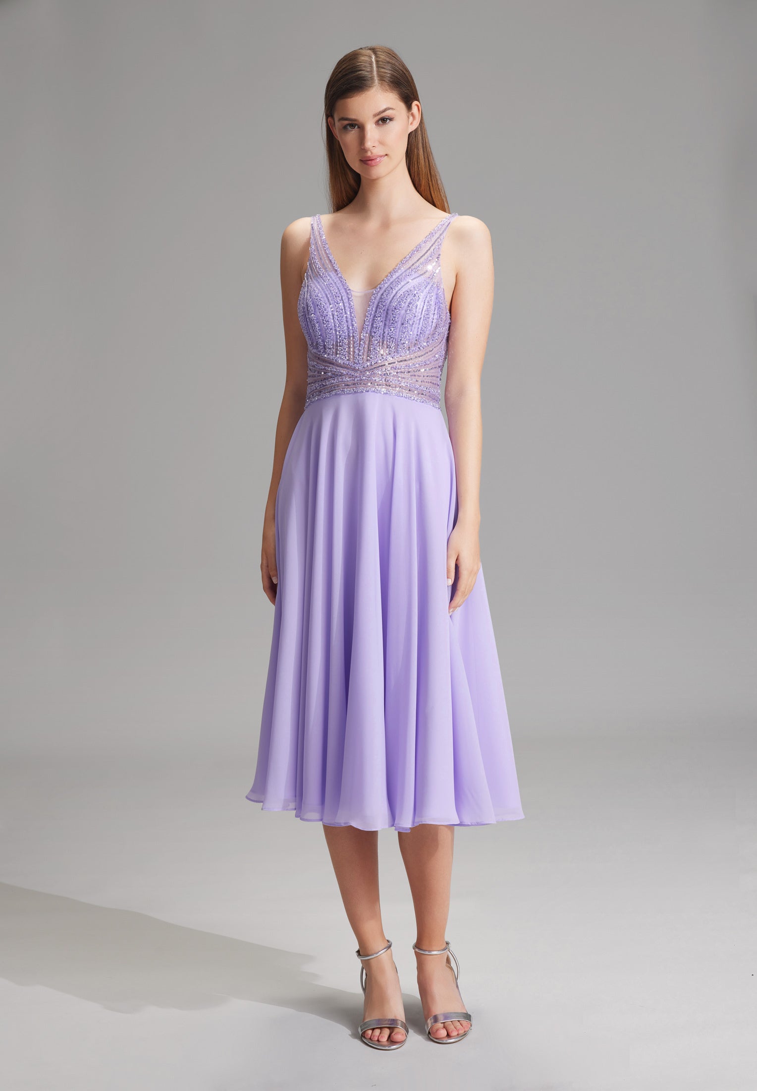 Midilanges Cocktailkleid aus Materialmix