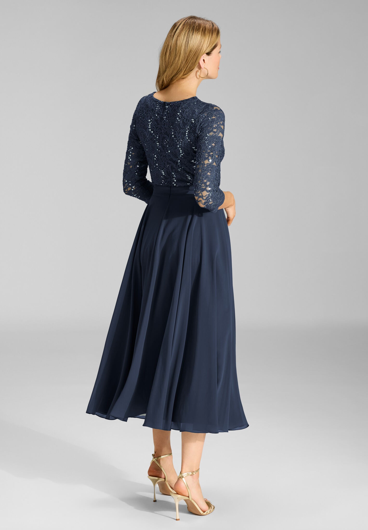 Cocktailkleid aus Material-Mix