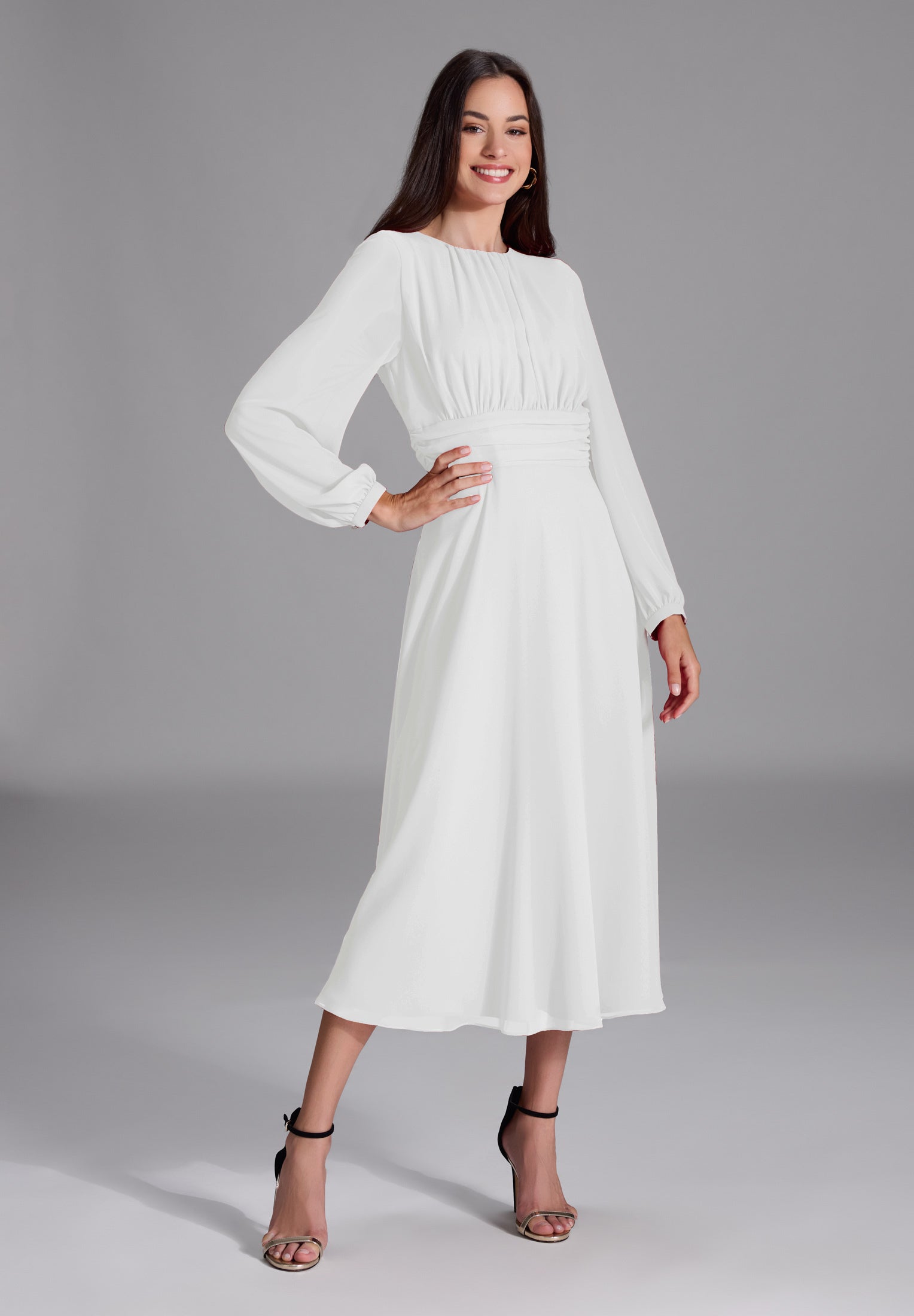 Tailliertes Midi Kleid aus Chiffon mit langen Ärmeln ivory