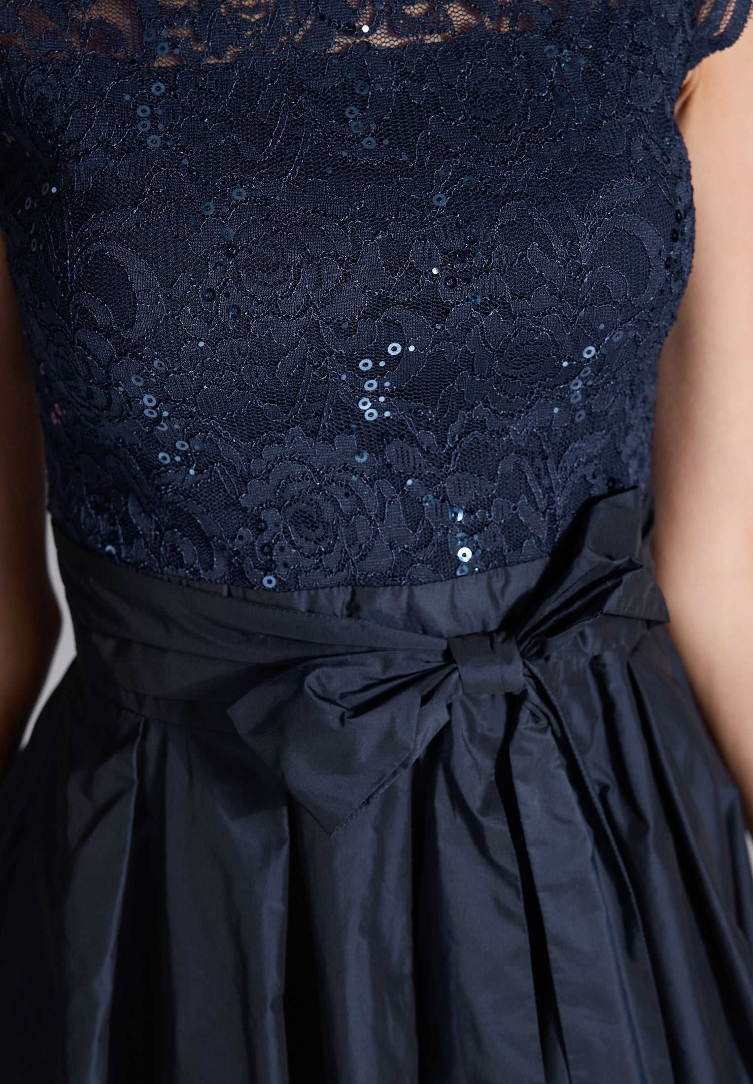 Cocktailkleid aus Taft und Spitze