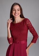 Abendkleid aus Spitze und Chiffon mit ¾ Arm