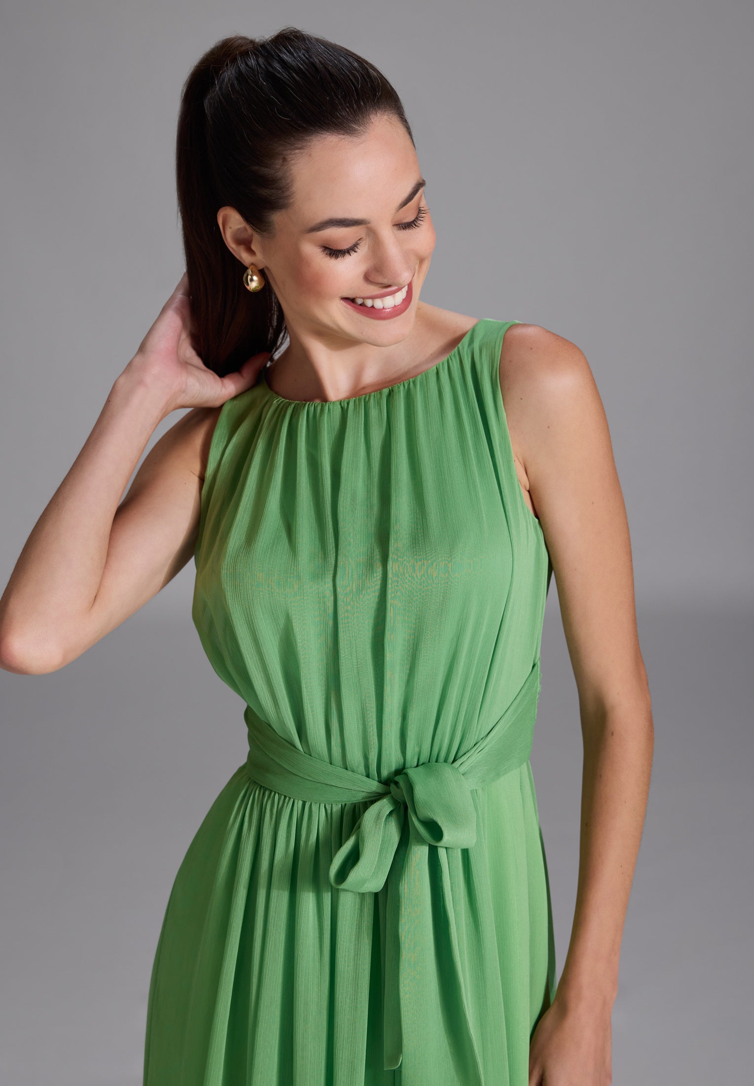 Abendkleid aus Crinkle Chiffon mit Knoten Detail