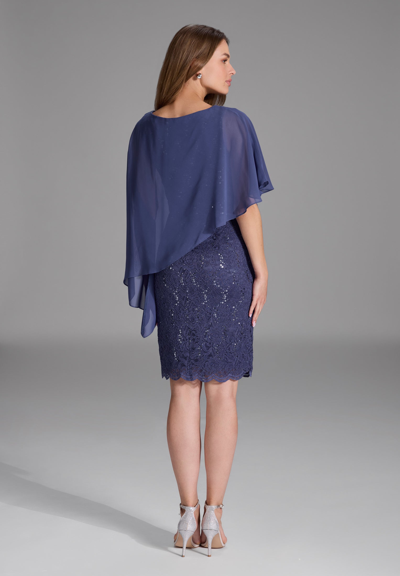 Cocktailkleid mit Überwurf