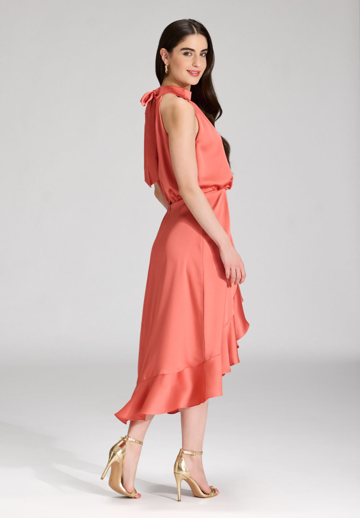 Cocktailkleid aus nachhaltigem Satin mit Volant am Saum