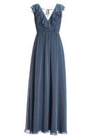 Abendkleid aus Crinkle Chiffon mit tiefem Ausschnitt und Rüschen