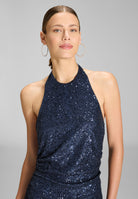 Figurbetontes Abendkleid aus elastischer Paillette mit amerikanischem Ausschnitt