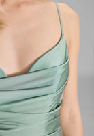 Figurbetontes Jerseykleid mit feinen Raffungen