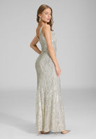 Figurbetontes Abendkleid mit Pailletten Bestickung