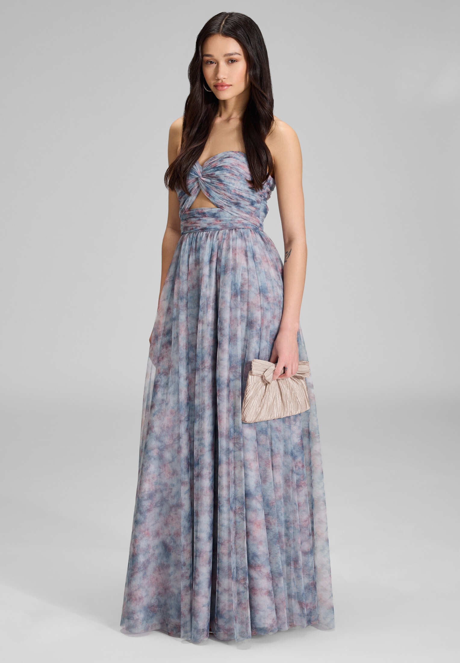 Abendtasche mit Schleifenapplikation