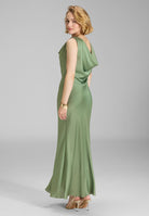 Abendkleid aus nachhaltigem Satin mit Wasserfall Ausschnitt